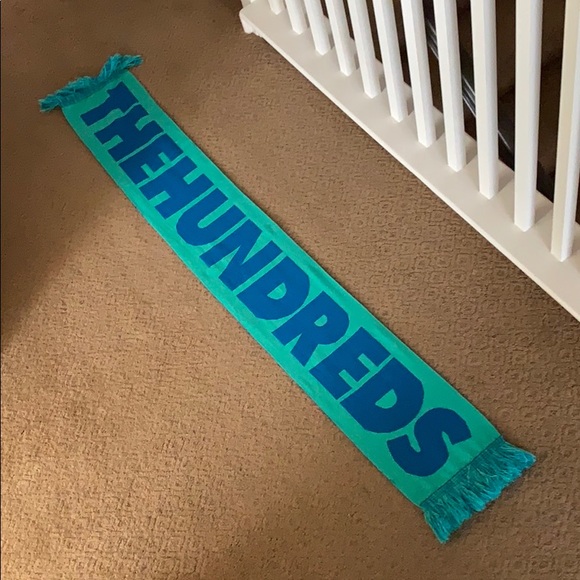 Scarf (The Hundreds) REVERSIBLE - Picture 1 of 2